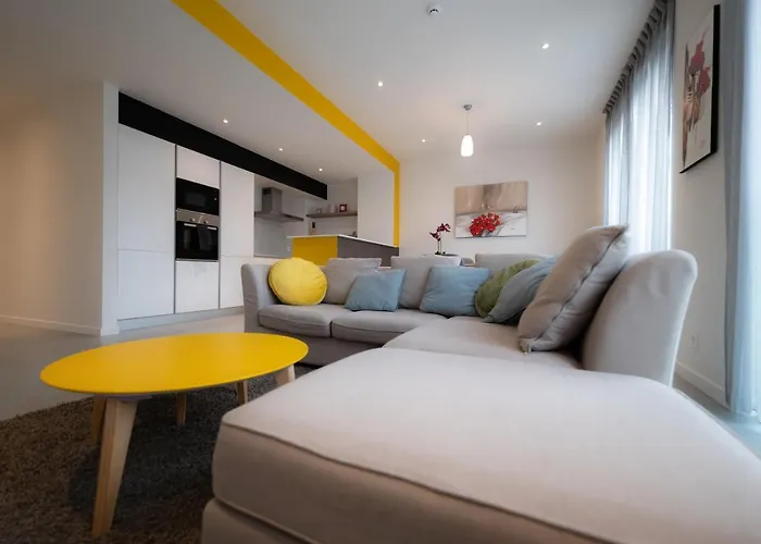 Elberg & 2* Mouscron